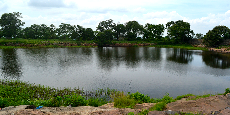 Sapt-Sarovar-Lake-in-the-Fort.